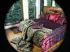 BEDSPREAD-THROW-180-CM-X-250-CM-THROW-BURGUNDY-RED-METALLIC-TAFFETA-POP-UP-ROSE-PETAL