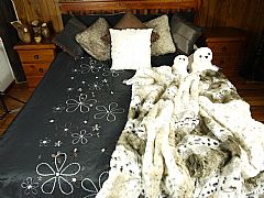 POP-UP-POSIE-BEDSPREAD-THROW-180-X-250-THROW-TAFFETA-WITH-EMBROIDERED-POSY-DESIGN